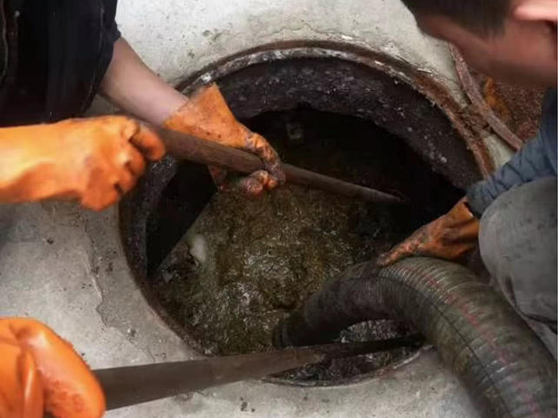 南雄清理化粪池时如何避免沼气的危害？